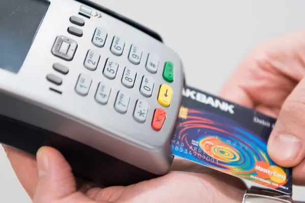 Zero bancomate la țară. Ministrul Muncii vrea plata pensiilor DOAR pe card