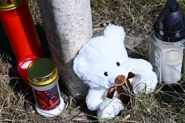 Un român din Germania și-a ucis logodnica, apoi bebelușul, într-un accident sinucigaș. Doar fiica sa de doi ani a supraviețuit