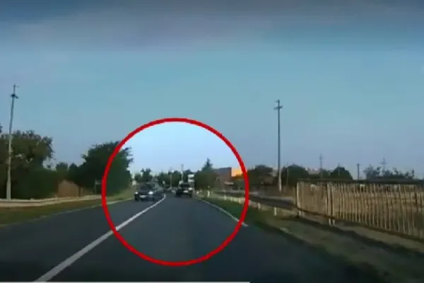 Șofer periculos, surprins pe DN25 în Galați: a intrat pe contrasens, a lovit un autoturism și a fugit de la locul accidentului
