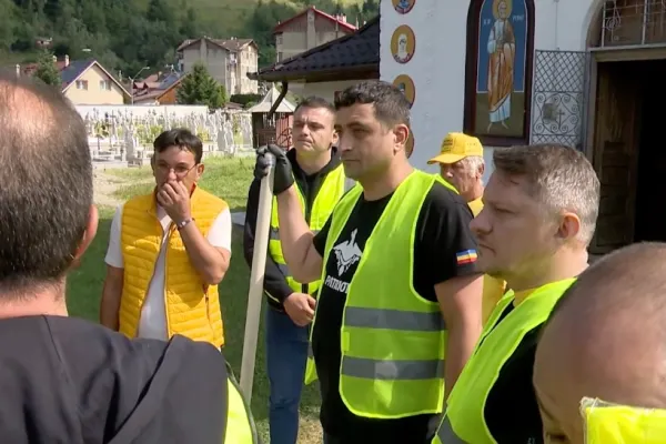 George Simion: ”Guvernul nu a făcut nimic pentru sinistrați. La Broșteni construim patru case de la zero”