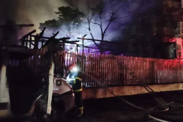 Incendiu masiv la un restaurant din Galați. 70 de persoane s-au autoevacuat