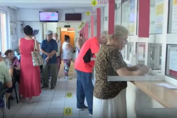 Pensionarii, îngropați de noile taxe și impozite pe pensii