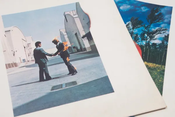 Cum a ajuns fotografia de pe coperta unui celebru album Pink Floyd să ilustreze întâlnirea Trump-Putin?