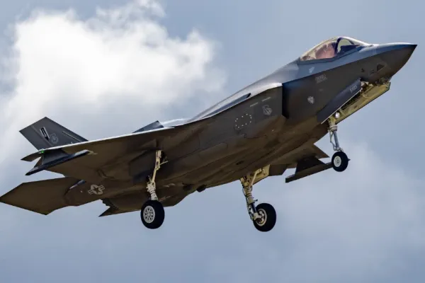 Presa americană: Aliații europeni vor ca SUA să trimită în România avioane F-35, ca parte a garanțiilor de securitate pentru Ucraina