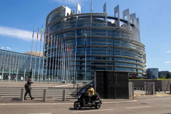 Instituțiile UE au ajuns să se certe între ele. Parlamentul European dă în judecată Consiliul UE