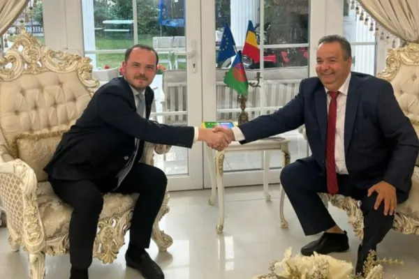 Sănătatea a ajuns la palat. Ministrul Rogobete, în vizită la Regele Cioabă