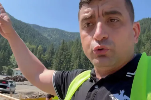 George Simion pune umărul la reconstrucția Broșteniului! Președintele AUR lansează o nouă provocare