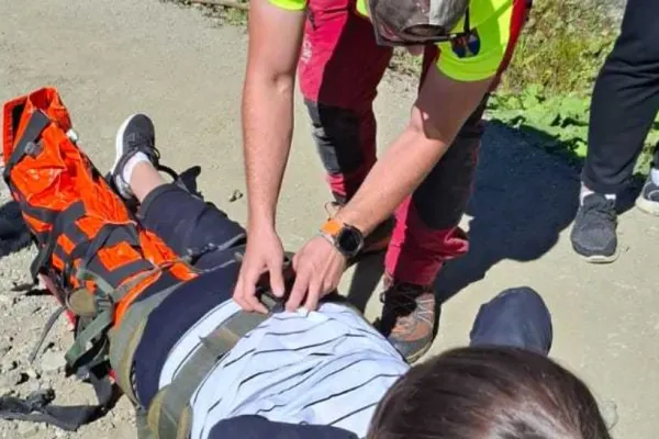 Turistă din Constanța, salvată de salvamontiști după ce s-a accidentat pe munte