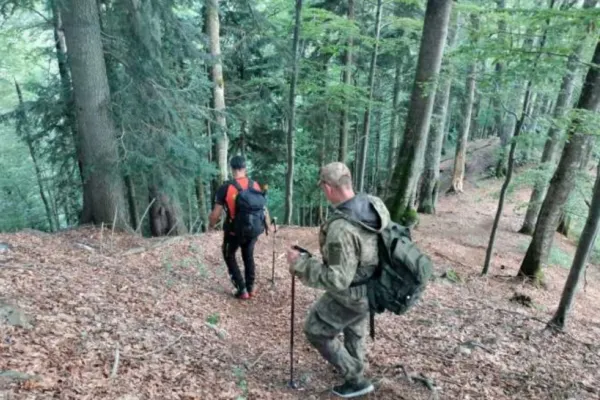 Intervenție dificilă în Munții Maramureșului. Salvamontiștii și polițiștii de frotieră au salvat un tânăr ucrainean rătăcit de cinci zile