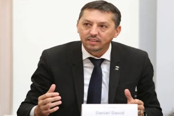 Zi de foc în Parlament: AUR încearcă să-l trimită acasă pe ministrul Educației
