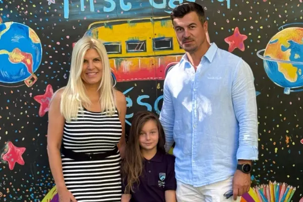 Elena Udrea, după trei ani, în prima zi de școală alături de fiica sa: „Îi urez să fie prima și în tot ceea ce îi place să facă”