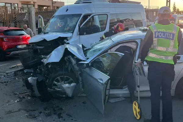 Accident grav la Mangalia! Plan Roșu activat, după impactul dintre un microbuz în care se aflau mai multe persoane și un autoturism: 13 persoane au ajuns la spital