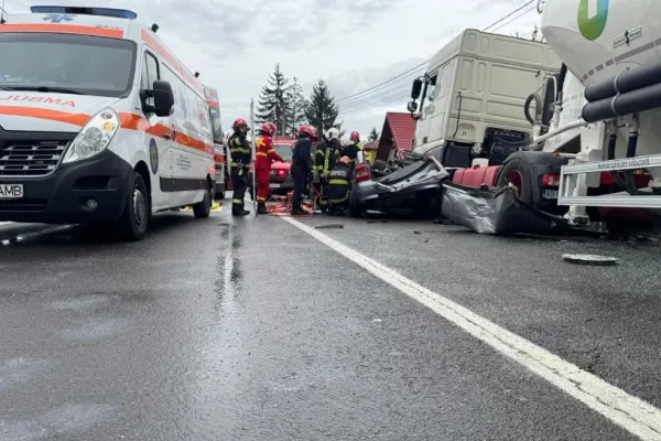 Trei oameni au murit într-un accident de circulație produs de DN7, în zona localității Bascov - FOTO