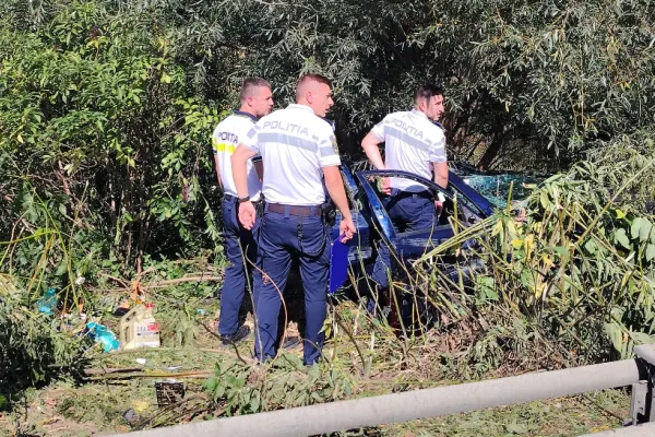 Accident rutier mortal! Doi soți au căzut cu mașina într-o râpă după ce bărbatul a făcut infarct la volan