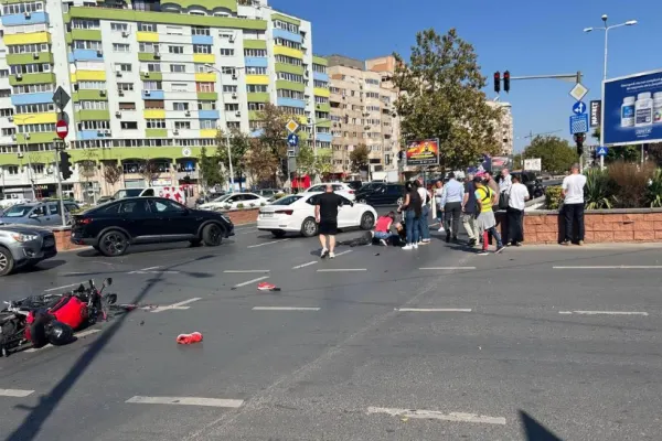 Accident rutier în București, la intersecția 13 Septembrie – Panduri: motociclist rănit după impactul cu un autoturism