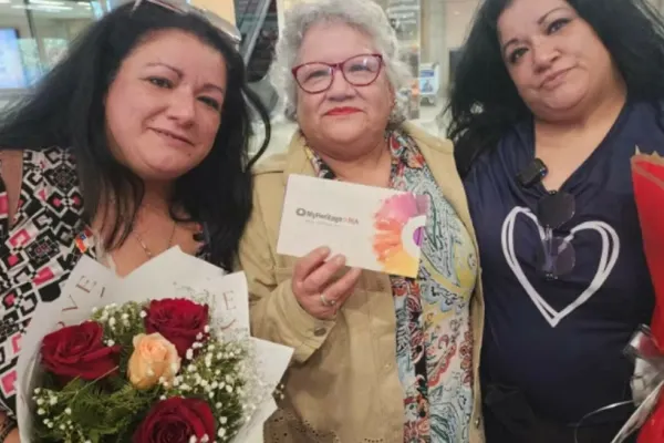 Reuniune emoționantă după 45 de ani: o mamă și-a regăsit fiicele gemene adoptate ilegal în Italia