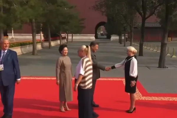 Ilie Bolojan, prima reacție după ce Adrian Năstase și Viorica Dăncilă au fost în China și au apărut într-o poză de grup alături de Vladimir Putin