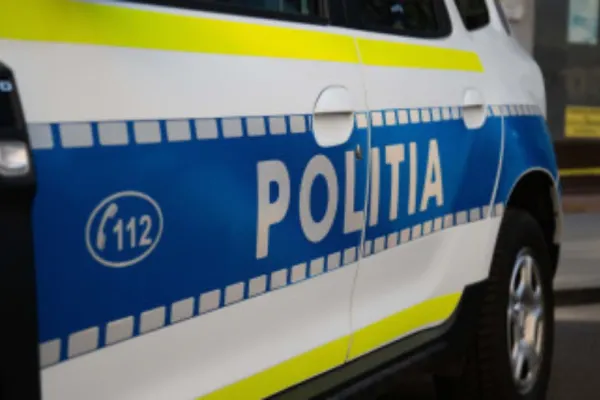 Tânărul care și-a înjunghiat tatăl și a atacat polițiștii în Sectorul 2 al Capitalei, a fost reținut