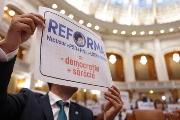 Zi crucială, duminică, în Parlament. Se votează moțiunile AUR. Ce șanse sunt ca guvernul sărăciei să plece acasă