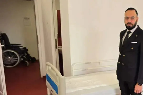 Directorul Spitalului din Caransebeș, reținut pe 24 de ore după ce a fost ridicat de DNA. Suspectul este un cunoscut chirurg și fost consilier în Ministerul Sănătății