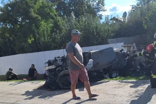 Accident spectaculos în județul Iași. Un tânăr a zburat de pe șosea cu un bolid, la viteza peste 150 km/oră - FOTO