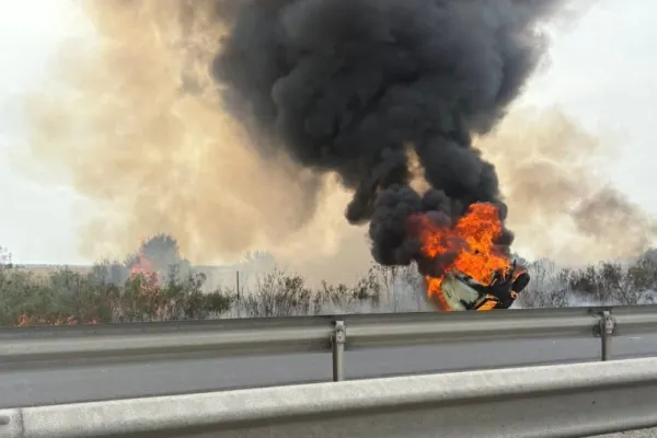 Accident pe autostrada A1 Bucureşti-Piteşti, pe sensul spre Capitală. O mașină a luat foc