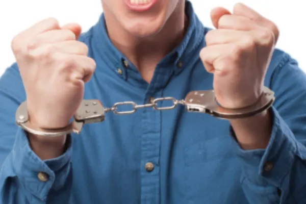 „Dacă nu mă arestați, o voi ucide pe soția mea” – confesiunea unui bărbat care i-a lăsat pe polițiști cu gura căscată