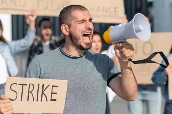 Avertisment de călătorie de la MAE. O întreagă țară europeană, paralizată de proteste și greve, miercuri