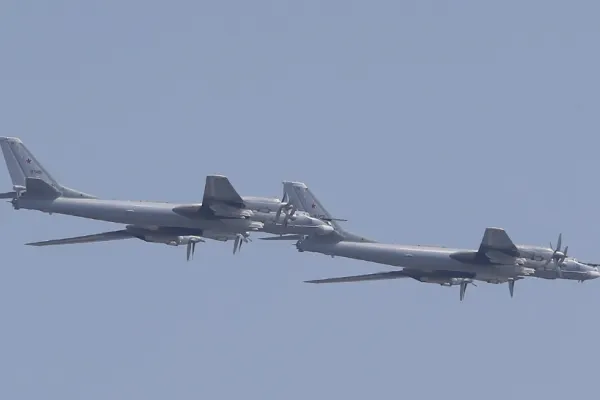 Avioane americane, trimise să intercepteze aparate rusești, inclusiv bombardiere, în largul coastelor Alaskăi. Ce spune cunoscutul jurnalist american Mario Nawfal?