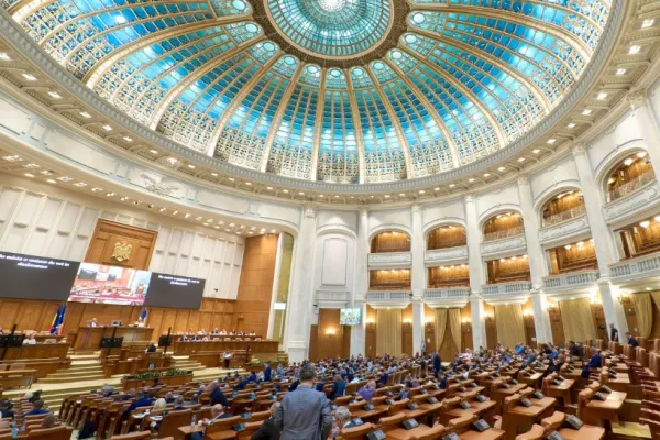 Parlamentul dezbate moțiunea de cenzură inițiată de AUR împotriva ministrului Mediului. George Simion: ”Dacă vreți să vă bateți cu rușii, asigurați securitatea energetică a României”