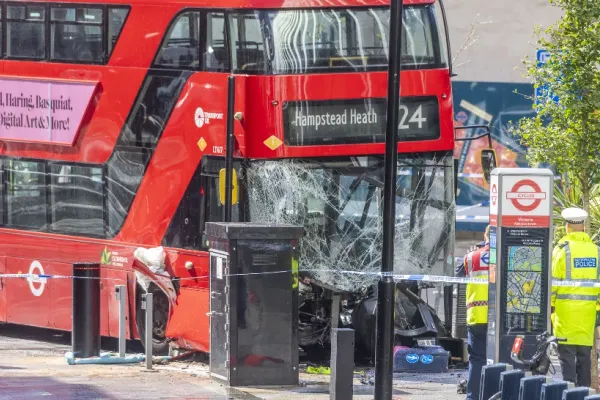 Incident grav la Londra! Un autobuz supraetajat a intrat în pietoni: 17 răniți - Martor: "Oamenii țipau, a fost îngrozitor"