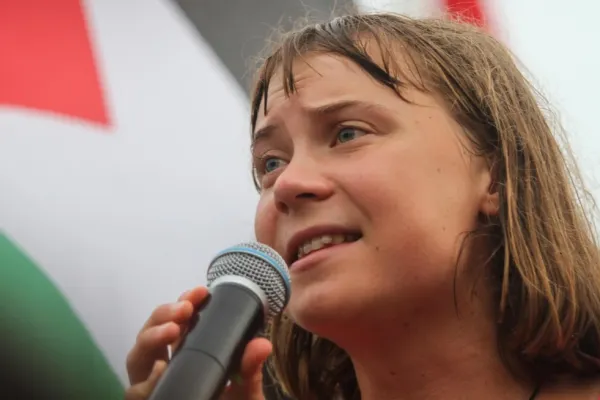 Greta Thunberg se plânge: nava cu care se îndrepta spre Gaza i-ar fi fost atacată de o dronă, ancheta arată că a fost autosabotaj