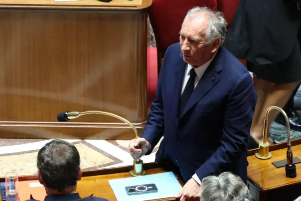 Criză politică în Franța: Prim-ministrul Bayrou înfrânt prin moțiune de cenzură. Guvernul se prăbușește