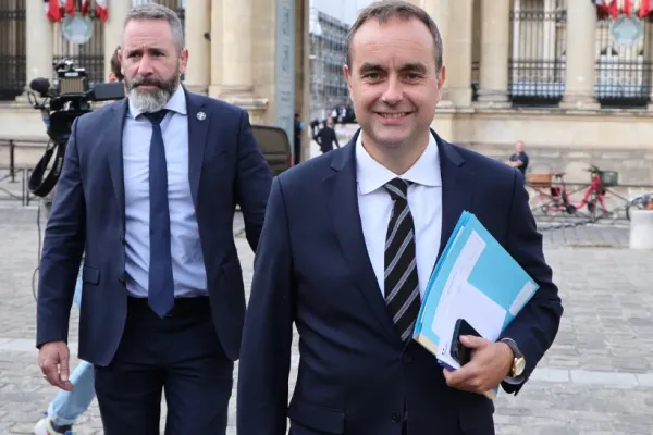 Sébastien Lecornu preia conducerea guvernului francez. Macron și riscul alianței fragile în Parlament