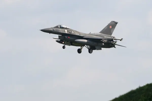 Alertă la granița cu Ucraina: Două avioane F-16 au interceptat o dronă în spațiul aerian românesc. Radarele MApN, monitorizare constantă
