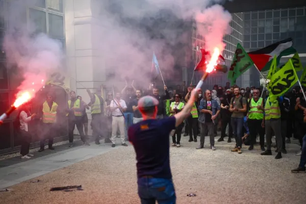 Proteste Franța. Aproape un milion de oameni au ieșit în stradă. Premierul anunță consultări - FOTO/VIDEO