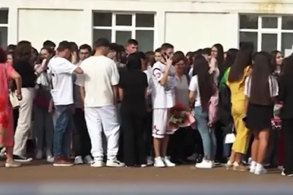 Începe școala, dar fără festivități. Dascălii anunță grevă generală din prima zi a anulul școlar: ce mesaj au primit părinții pe grupul de WhatsApp