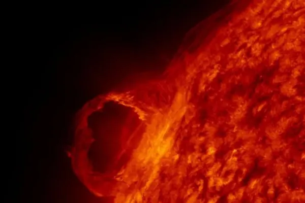 O furtună geomagnetică puternică se apropie de Pământ: efecte posibile și spectacolul Aurorei Boreale