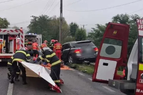Grav accident rutier pe DN1, între o mașină și un camion: un bărbat a murit, iar o femeie a ajuns la spital