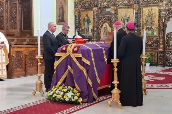 Premierul Ilie Bolojan, la Blaj, pentru a aduce un omagiu Cardinalului Lucian Mureșan. Președintele Nicușor Dan va participa doar la funeralii