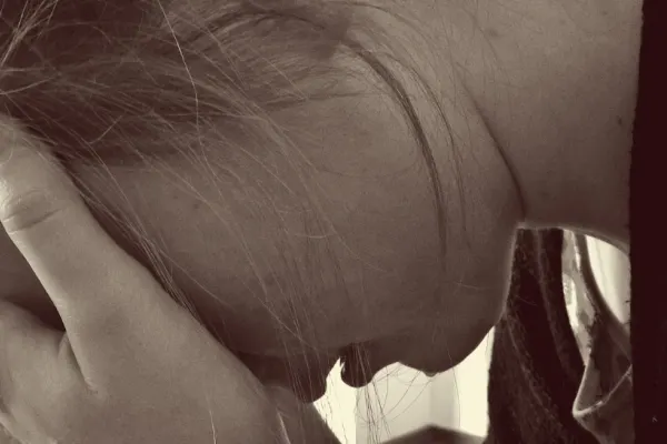 Dramă într-o parcare din Ploiești: o adolescentă de 16 ani care vroia să se sinucidă, salvată la timp de polițiști și jandarmi