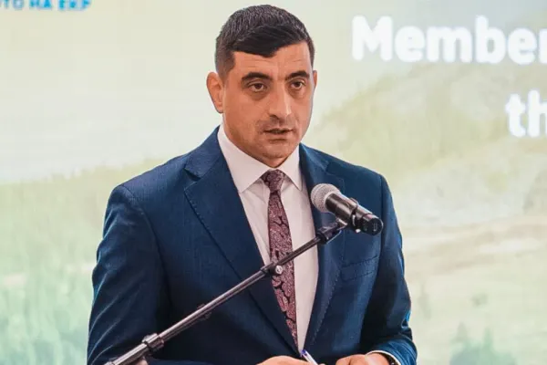 George Simion își anunță candidatura pentru un nou mandat la conducerea AUR: „Suntem un partid democratic și ne ținem de statut”
