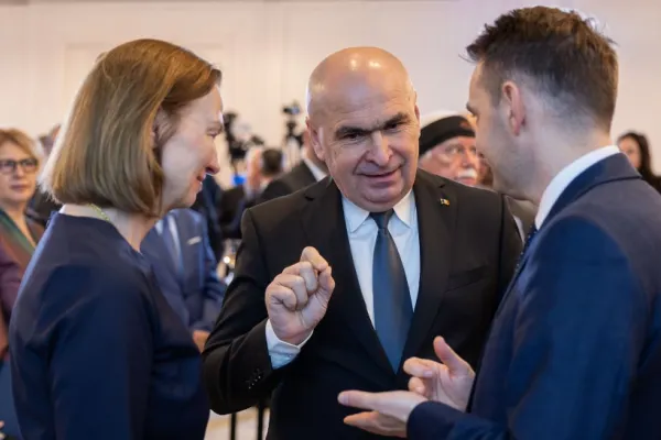 Bolojan, explicație halucinantă după respingerea pensiilor speciale la CCR: chiar dacă legea impunea un termen pentru avizul CSM, el  a așteptat cât i s-a părut „rezonabil”