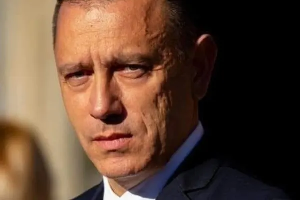 "Nu îl atac, dar greșește!". Mihai Fifor, despre premierul Bolojan: "Conduce țara cu o încăpățânare demnă de un kamikaze"