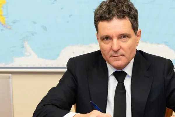 Nicușor Dan a promulgat singura lege din pachetul asumat de Bolojan care a trecut de CCR. Tăieri la sânge din personalul ANRE, ASF și ANCOM