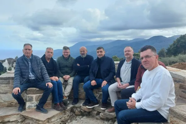 Conducerea AUR, în frunte cu George Simion, a ajuns la Muntele Athos - FOTO