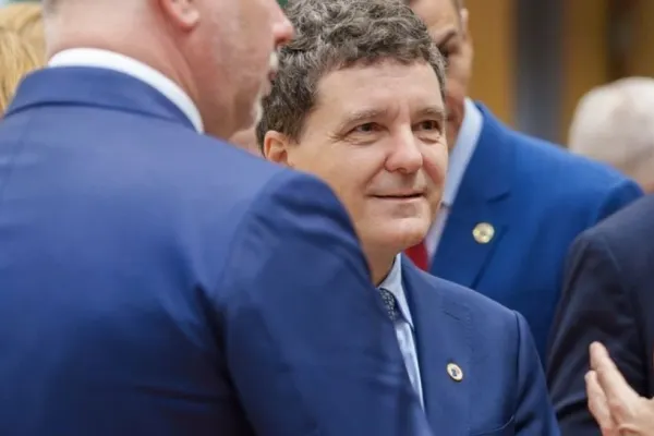 Nicușor Dan râde când vorbește de scandalul din coaliție: „Problema pensiei cât salariul, va trebui rezolvată!”