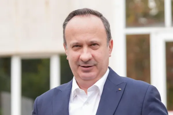 Deputatul Adrian Câciu susține că achiziția de autoutilitare făcută de Cancelaria prim-ministrului este ilegală