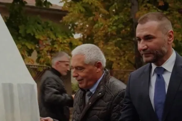 Deputatul AUR Gabriel Florea a donat Muzeului Românesc din localitatea Pordim bustul Regelui Carol I, într-un gest cu o profundă semnificație istorică și simbolică - VIDEO