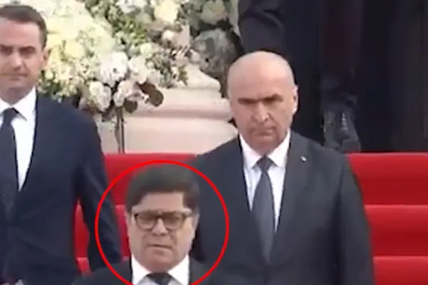 Afacerist controversat, alături de „premierul sărăciei”, la slujba de la Catedrala Neamului. Cum a ajuns Gruia Stoica lângă Ilie Bolojan – VIDEO